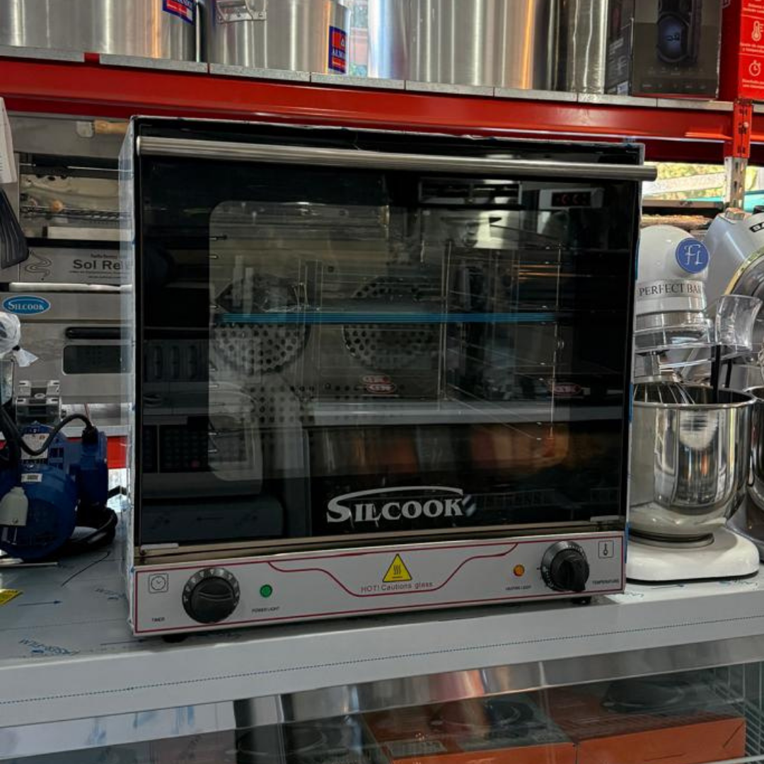 Detalle de horno convector Silcook en el showroom